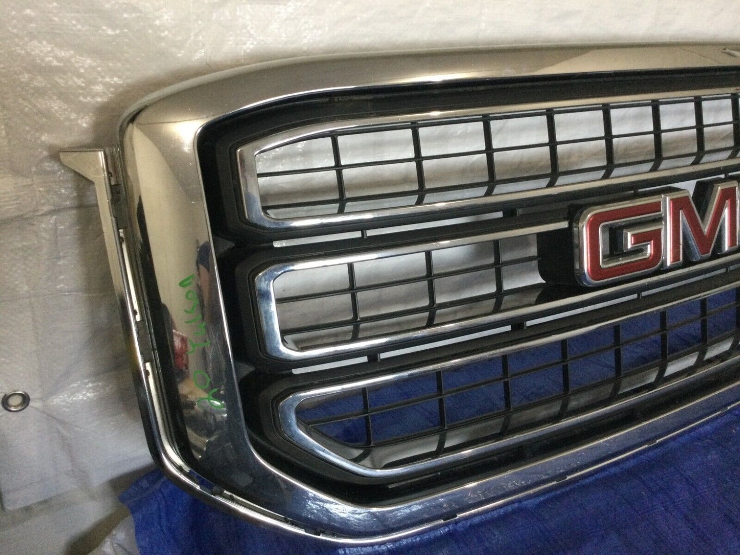 2020 GMC Yukon XL Denali Front Grille 84722258 OEM