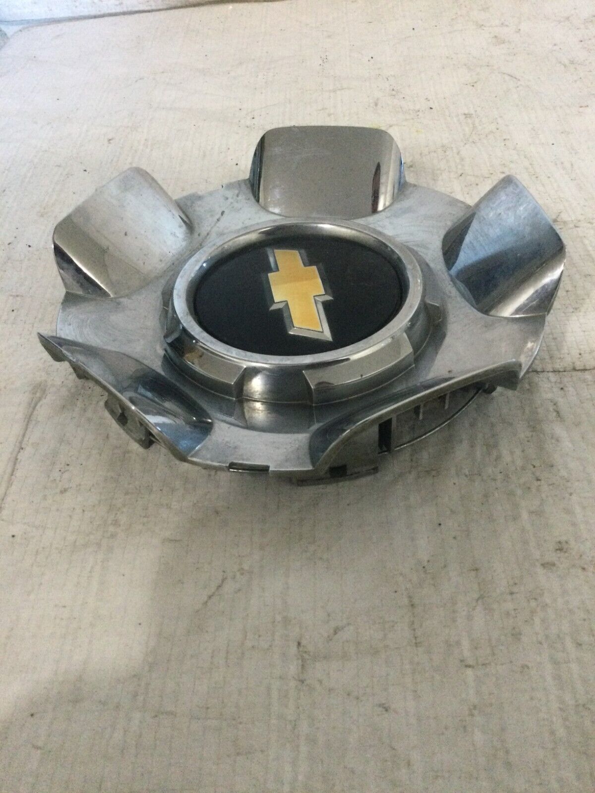 Chevy Wheel Hub Center Cap 9596341 Silverado Silverado Tahoe Avalanche OEM