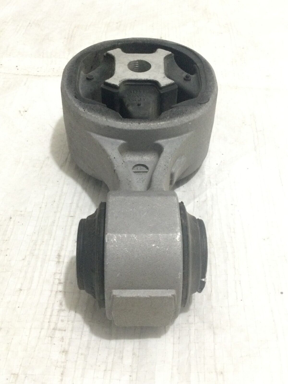 2020 Nissan Rogue Front Right Engine Mount Bracket Torque Arm OEM 2.5L