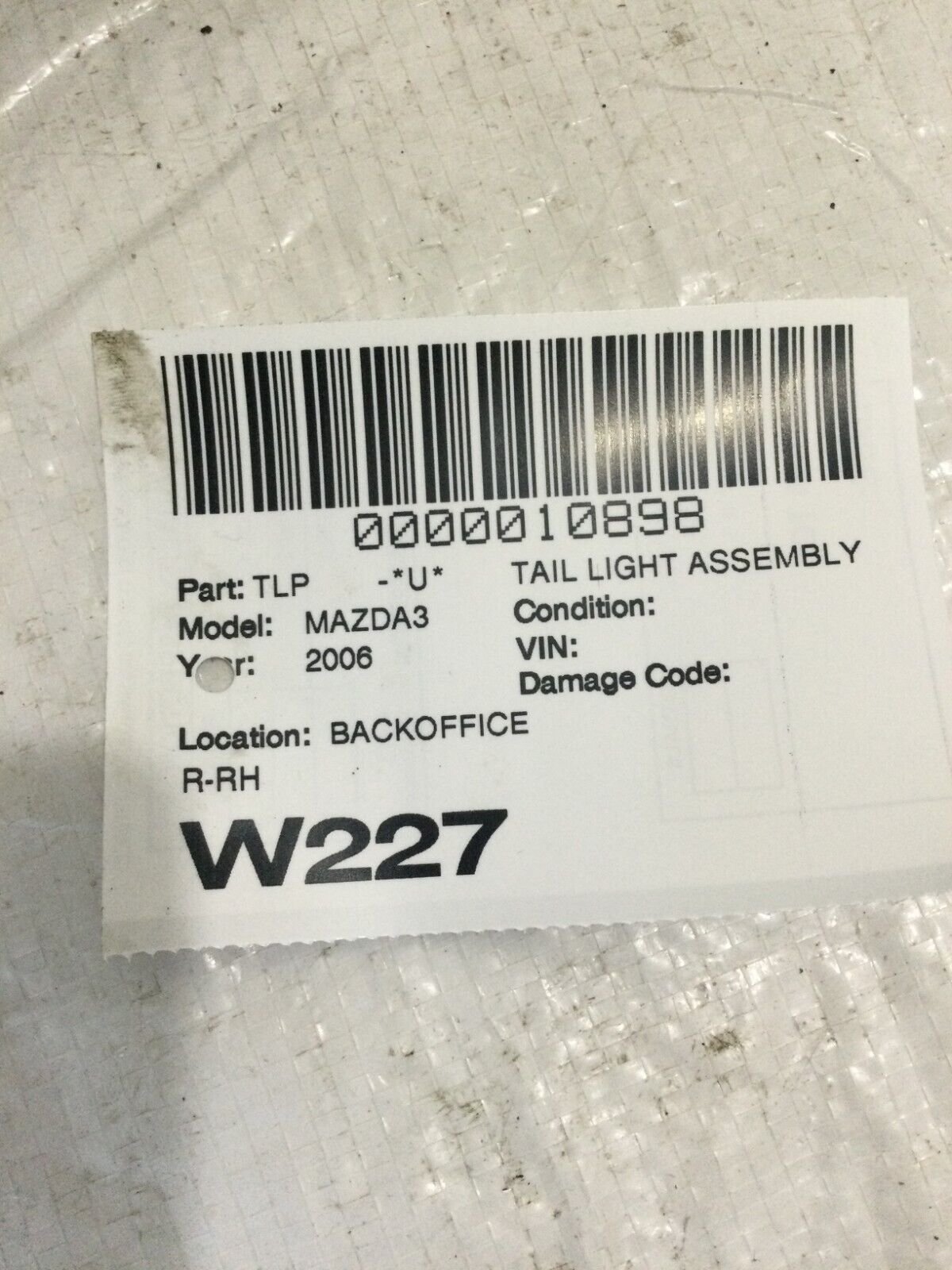 2004-2006 Mazda 3 Rear Right Tail Light ( Damage )