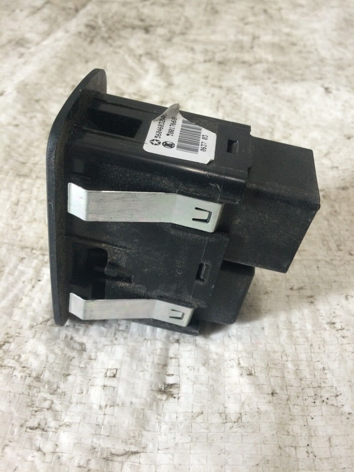 Rear Window Switch 2016-2018 Dodge Ram 1500 2500 3500 LH or RH 56046832AC