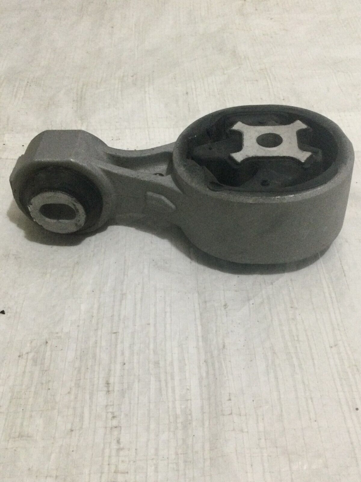 2020 Nissan Rogue Front Right Engine Mount Bracket Torque Arm OEM 2.5L