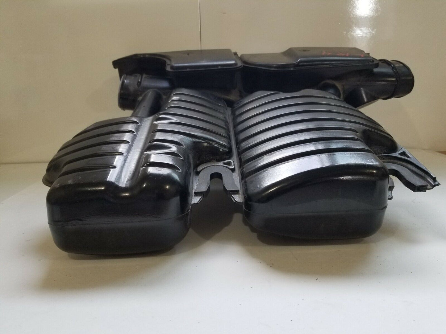 Land Rover LR4 2010-2013 OEM Air Intake Duct Resonator 5.0L V8