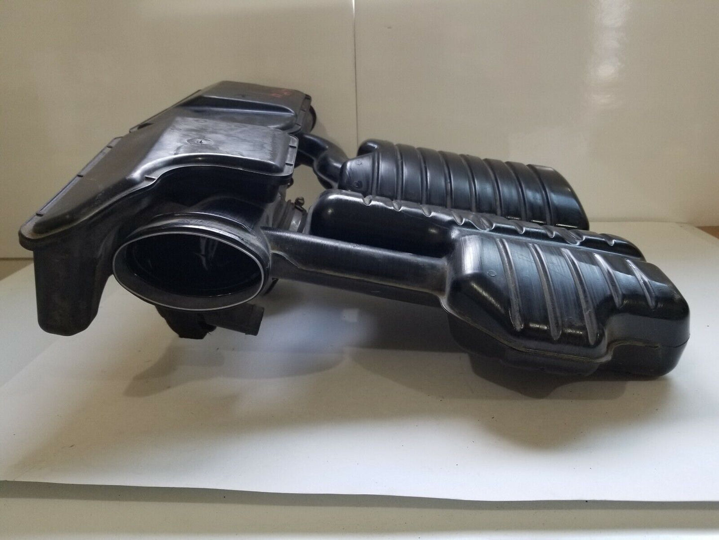 Land Rover LR4 2010-2013 OEM Air Intake Duct Resonator 5.0L V8