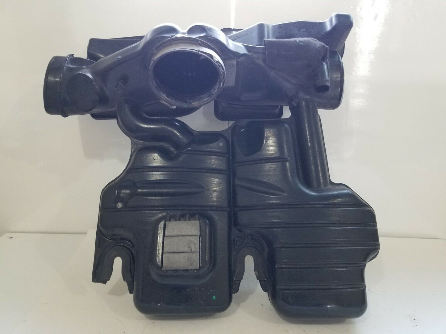 Land Rover LR4 2010-2013 OEM Air Intake Duct Resonator 5.0L V8