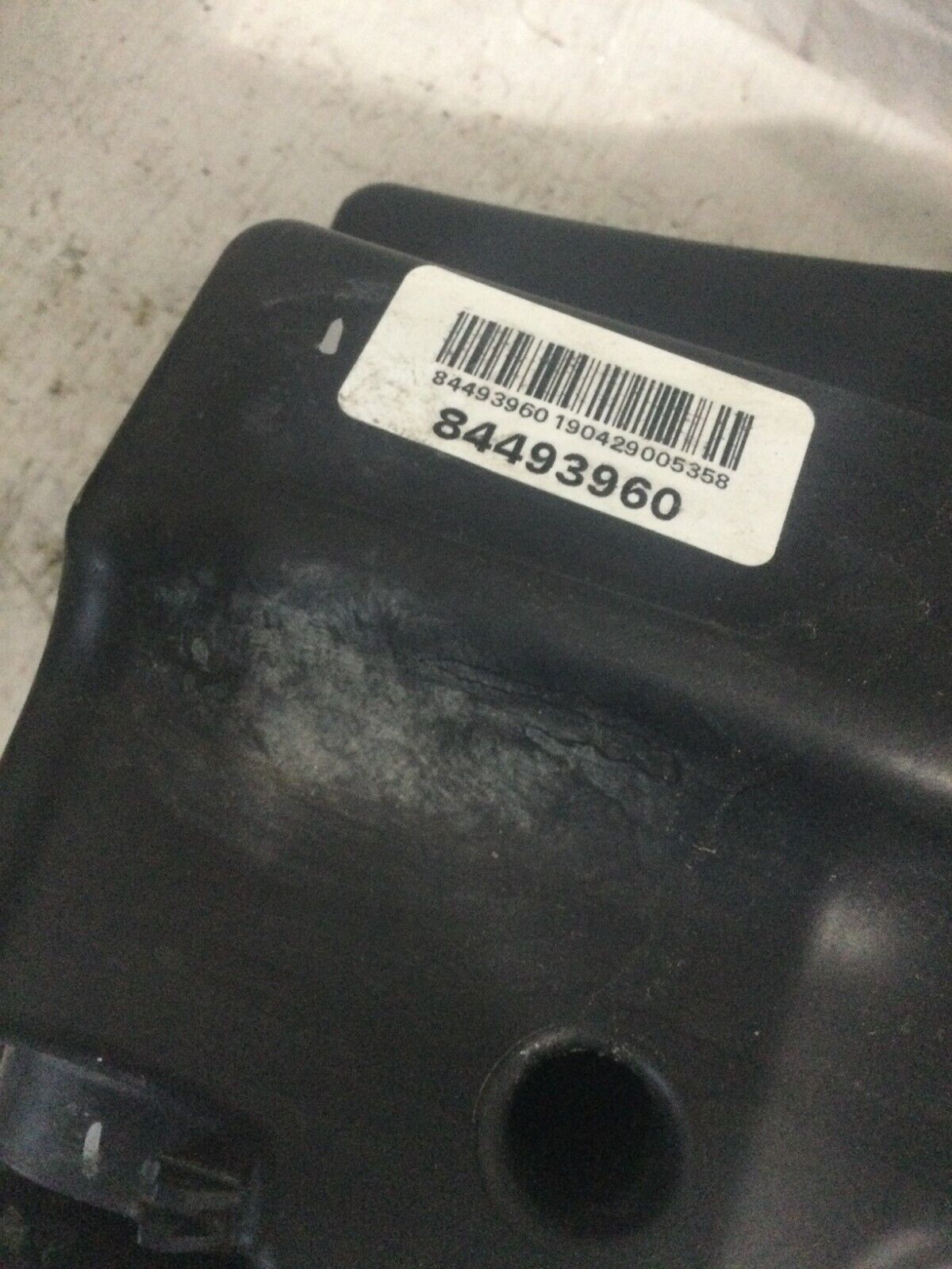 Air Cleaner Outlet Duct OEM 2019 Silverado Sierra 1500 5.3L 84493960 ( DAMAGED )