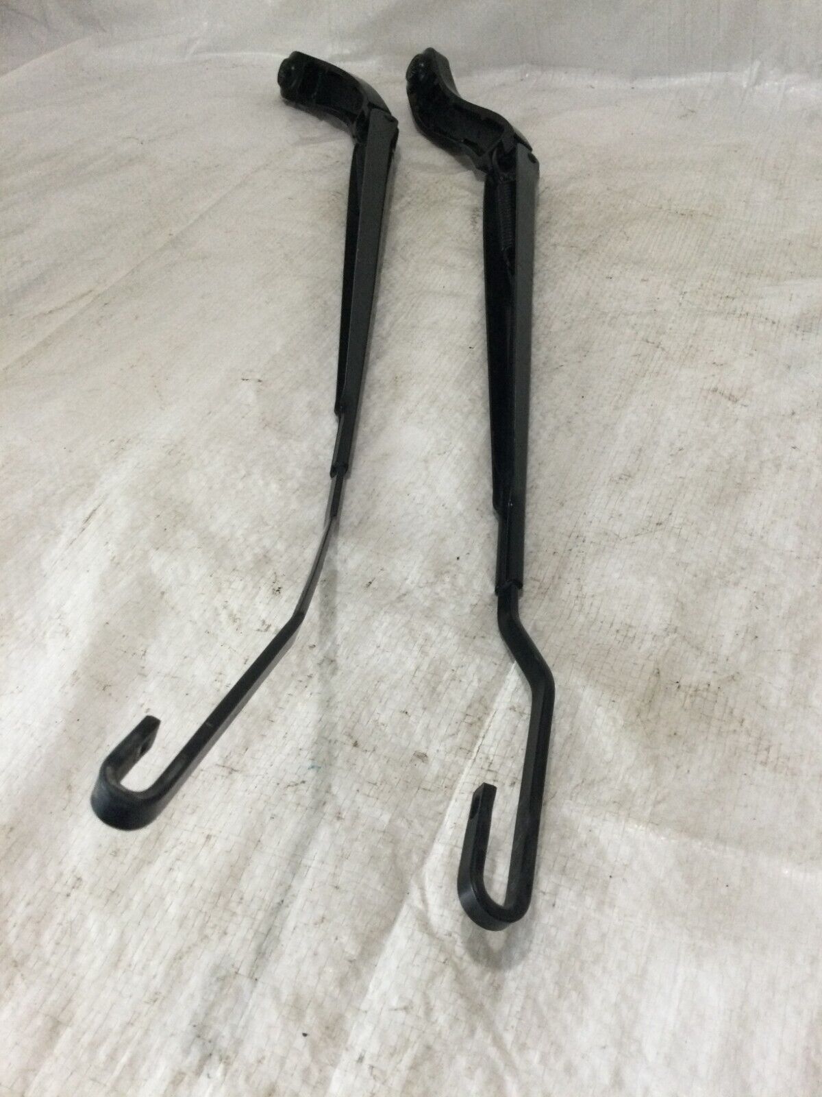 2020 Dodge Grand Caravan Windshield Wiper Arm 24030776 OEM