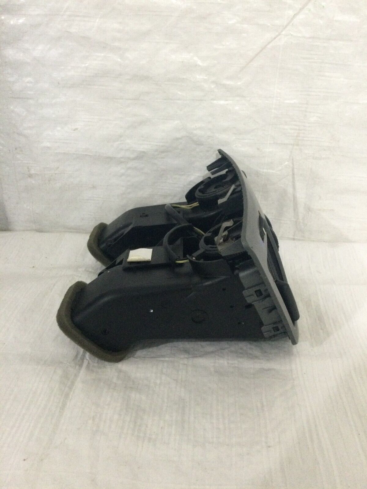 02-08 BMW E65 E66 745Li REAR CENTER CONSOLE A/C AC AIR HEATER VENT OEM 7002395