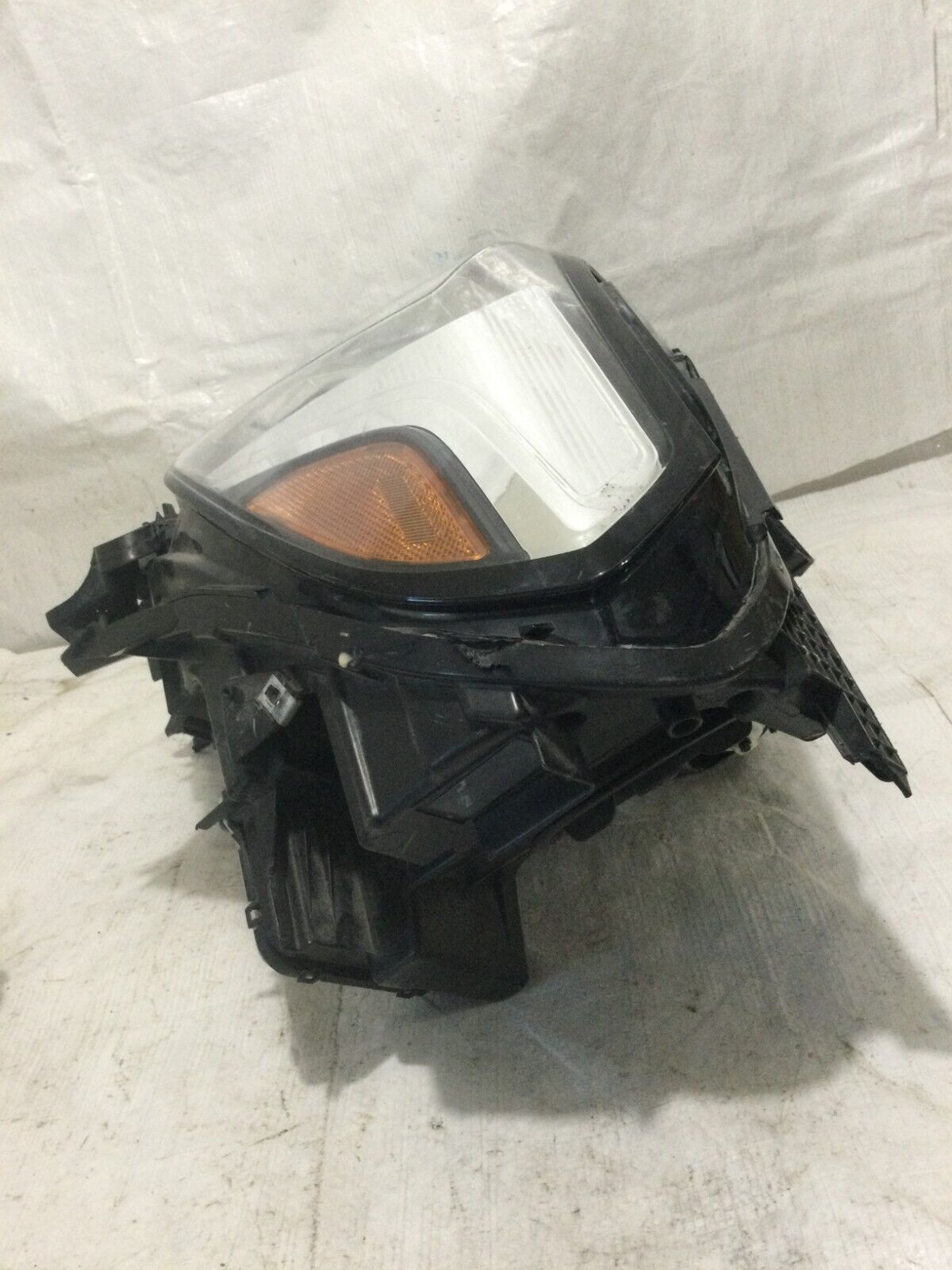2021 GMC Terrain Left Driver HID Xenon Headlight 84312726 OEM ( DAMAGE TAB )