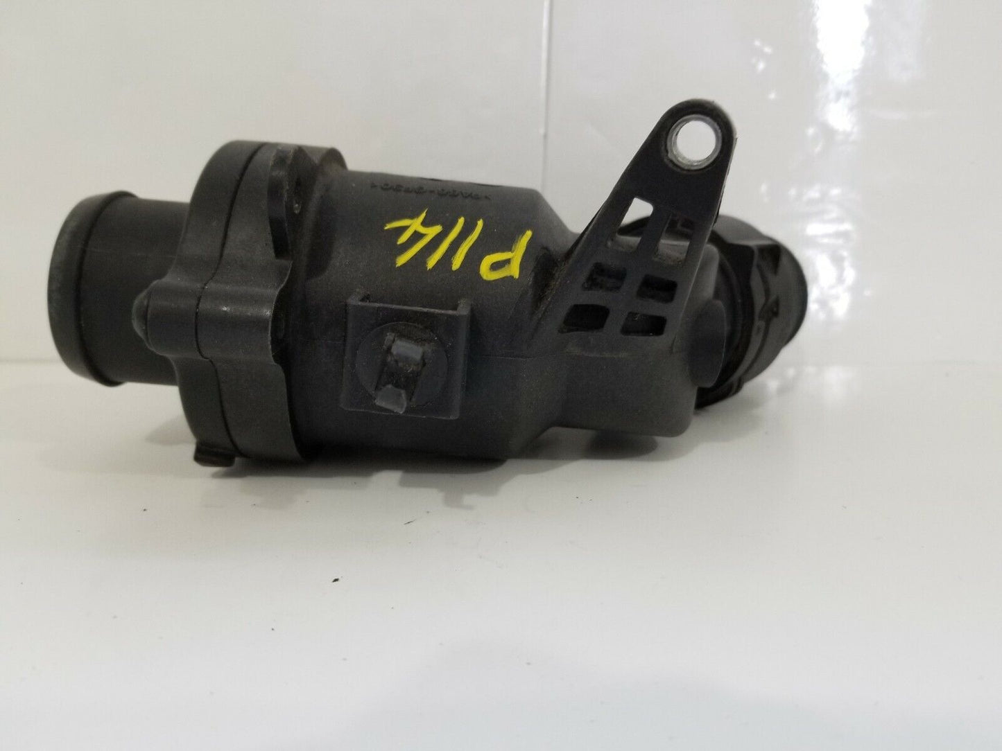 Land Rover LR4 2010-2013 OEM Thermostat Housing 5.0L V8