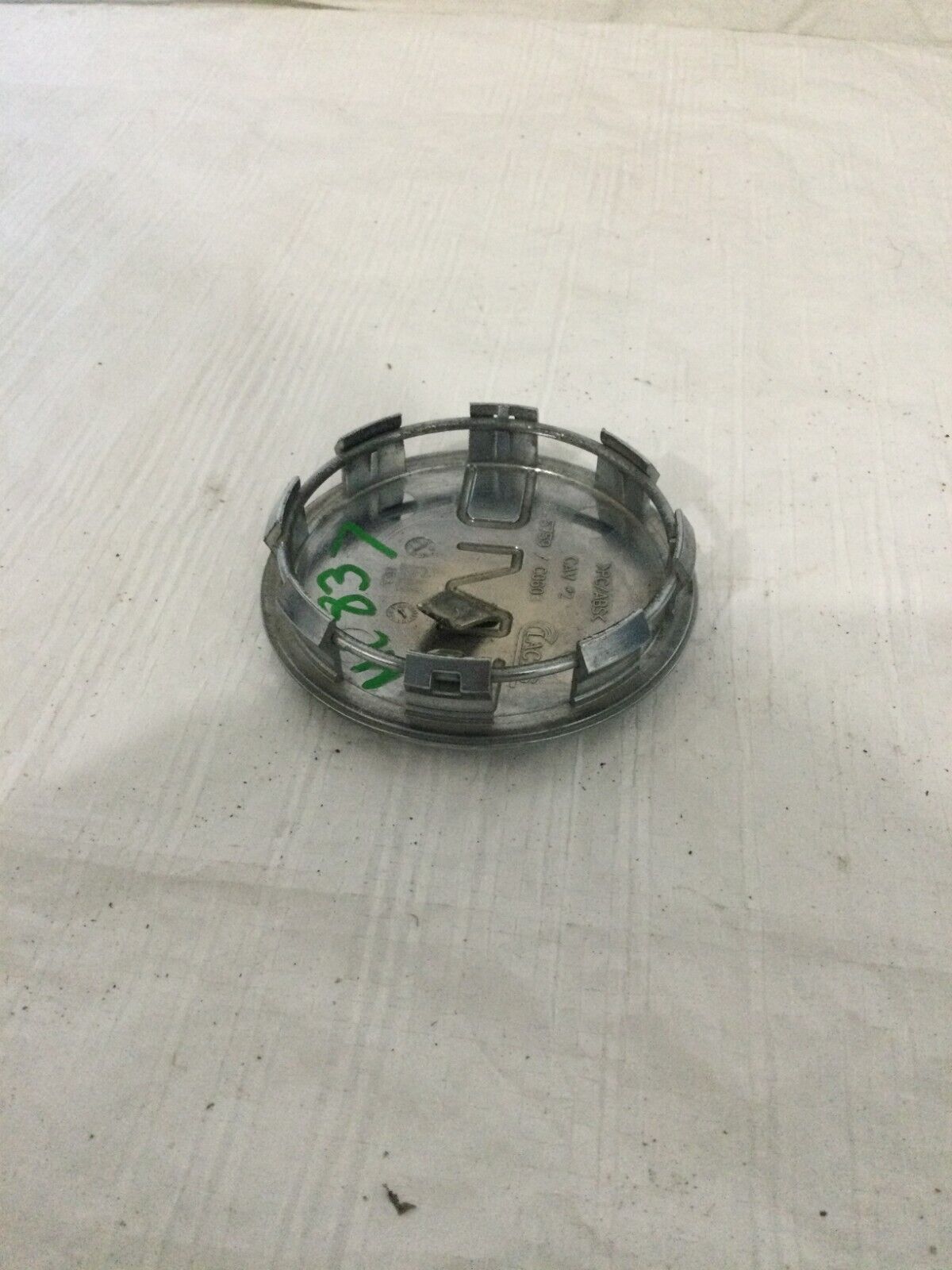 GMC Yukon Sierra Denali Chrome Wheel Center Hub Cover Cap OOEM 9595759