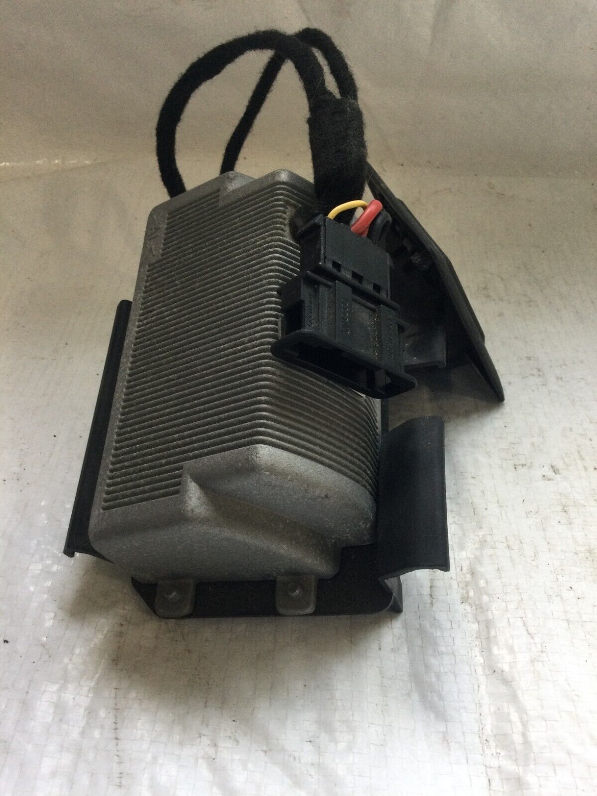 Volkswagen VW Touareg 04-07 Rear Trunk Power Outlet Inverter 7L6907155A