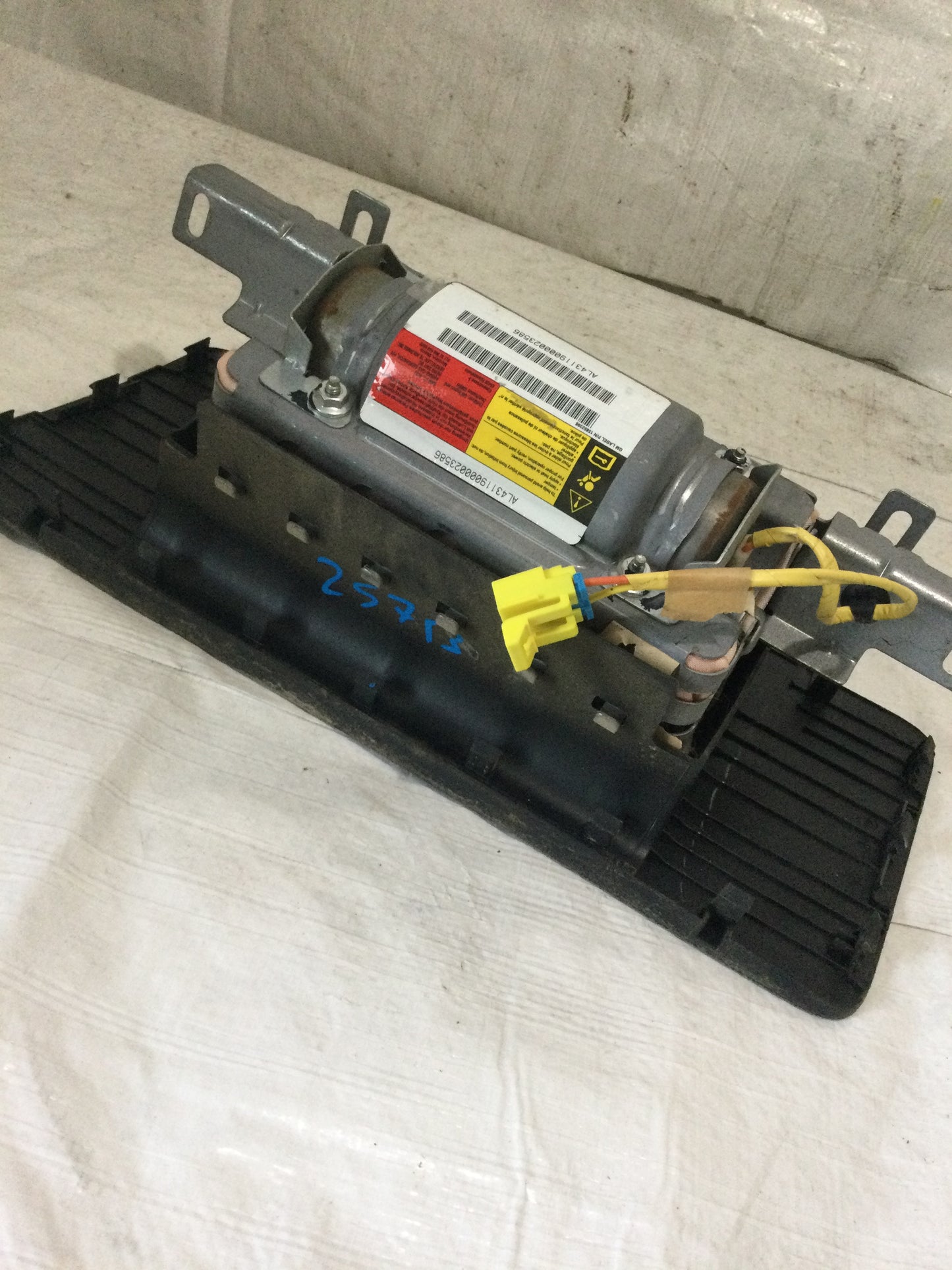 Silverado/Suburban/Yukon Front Right Side Dash,OEM, Part# 15852398