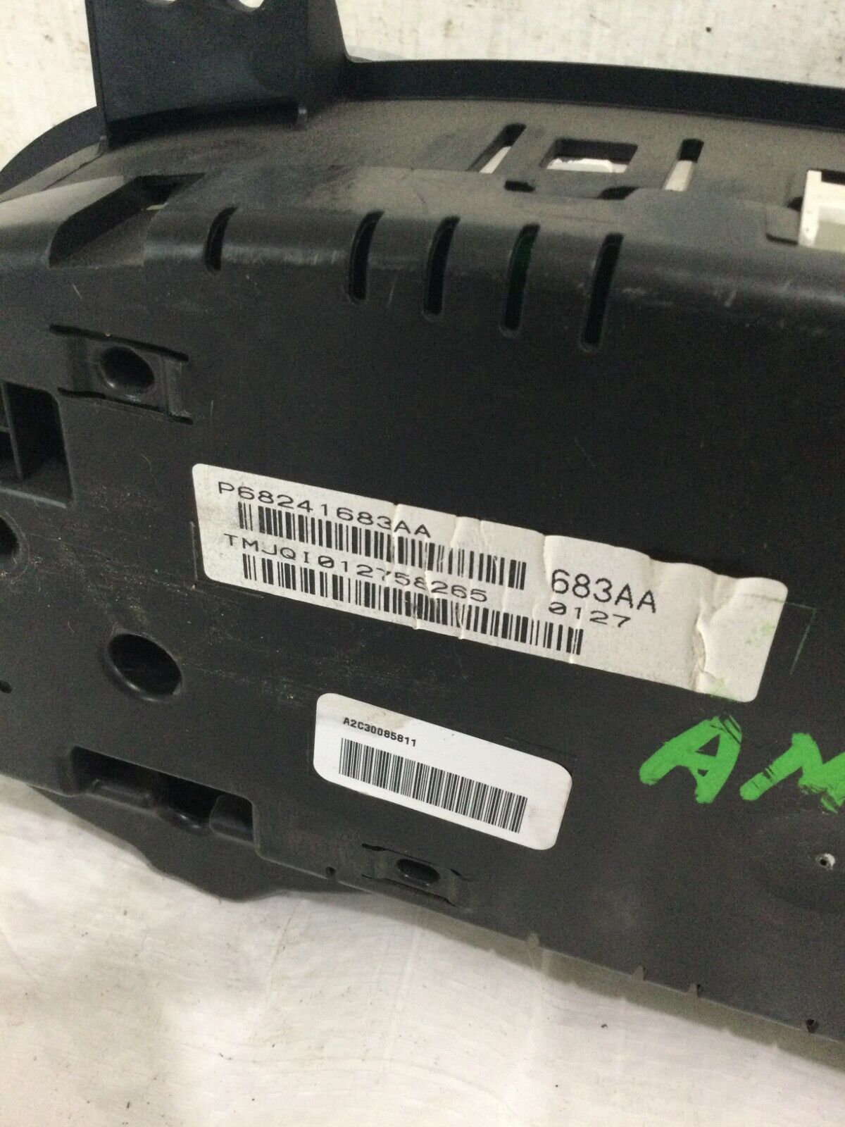 2017 Dodge Grand Caravan  Speedometer  Cluster 68241685AA OEM( DAMAGE LENS )
