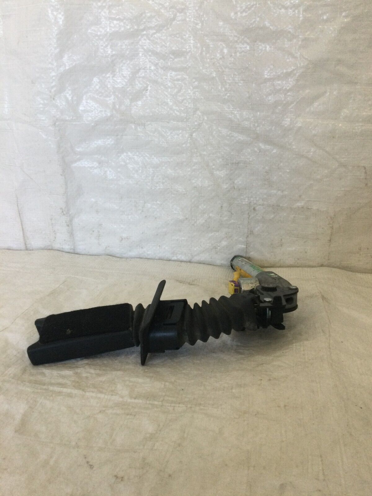 2018 Hyundai Elantra Front Right Seat Belt Pretensioner OEM 88841-F2000