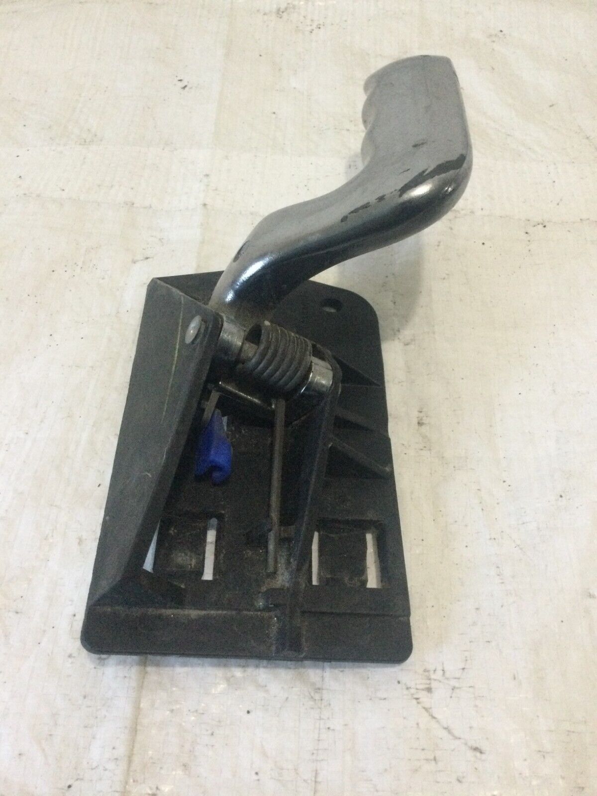2005 Cadillac Escalade Rear Right  Interior Door Handle OEM