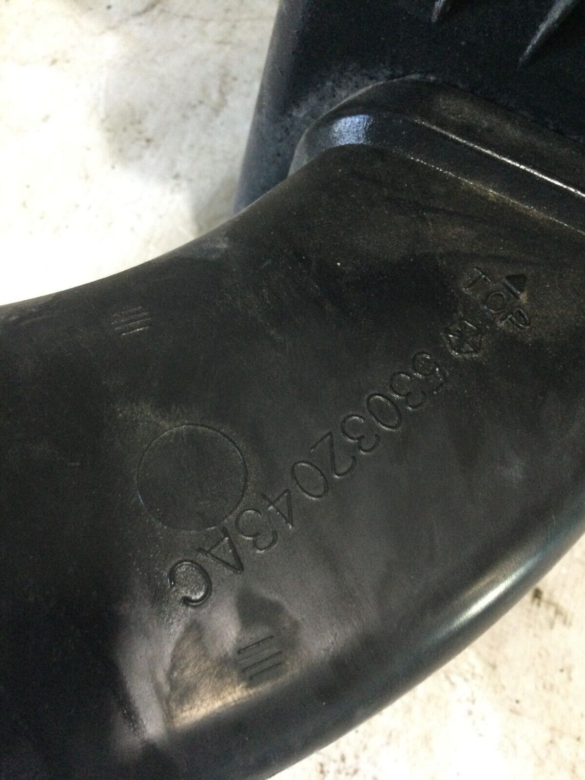 2007 Dodge Ram 1500  Air Cleaner Filter Box  5.7L  OEM