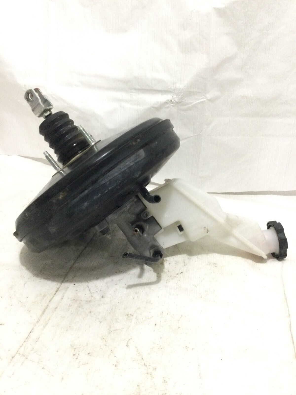 2016-2020 Kia Sorento Power Brake Booster W/ Reservoir 58500-C6800 OEM