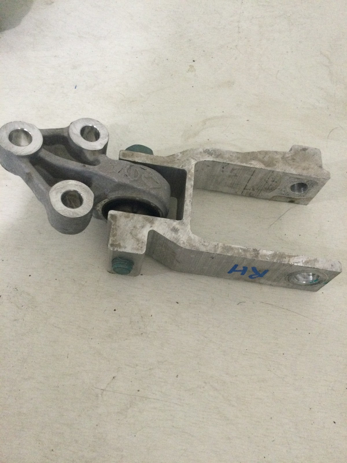 2024 Nissan Rogue 1.5L Right Side Engine Bracket Frame Mount OEM