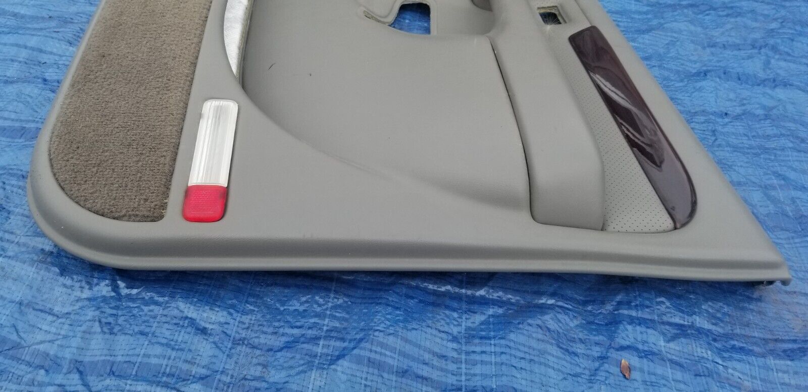 2003-2006 Cadillac Escalade EXT Front Right Door Trim Panel OEM 15192755