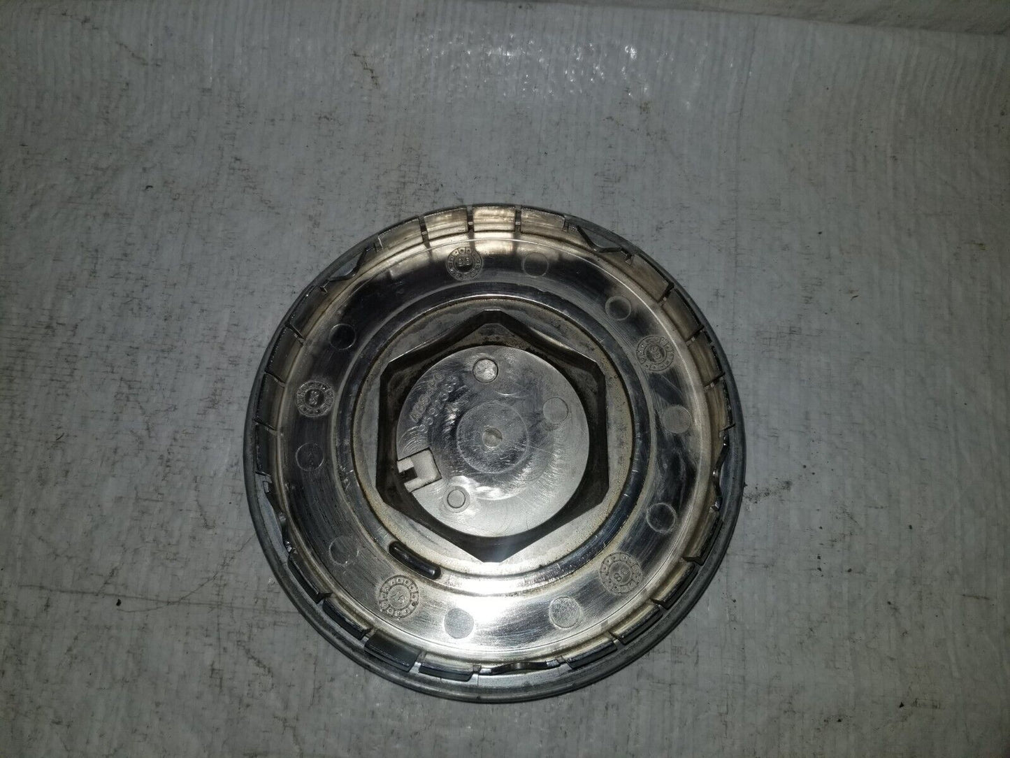 2000 Chevrolet Impala Wheel Center Hub Cap OEM 9592363