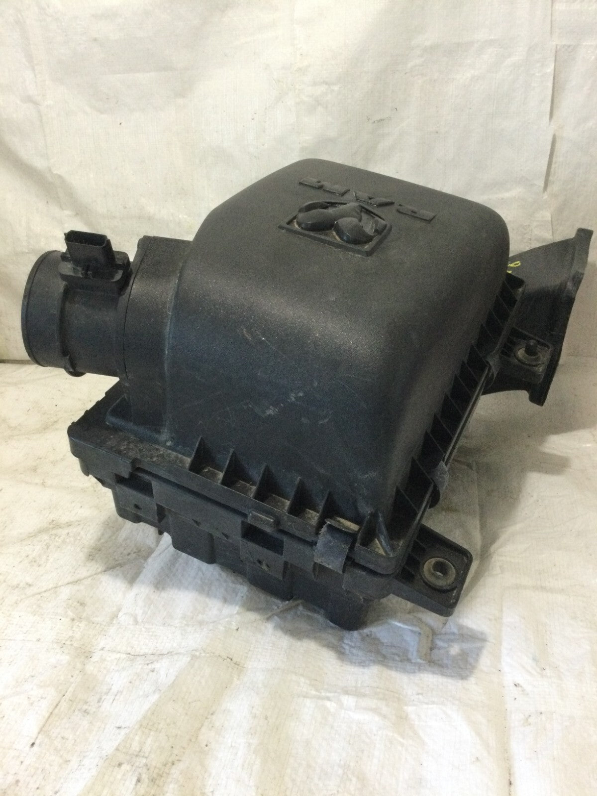 2018 Dodge Ram 1500 Air Cleaner Filter Box Assembly 68190706AB OEM 5.7L
