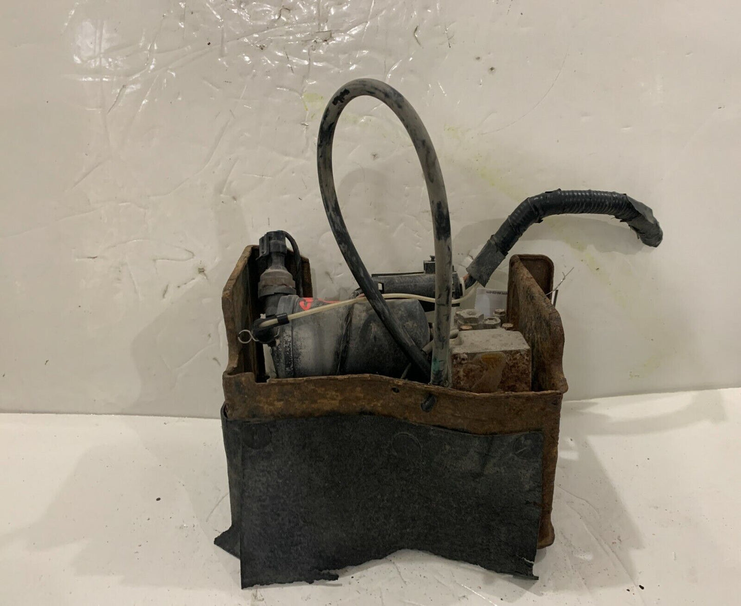 2002-2006 Cadillac Escalade Air Ride Suspension Compressor OEM