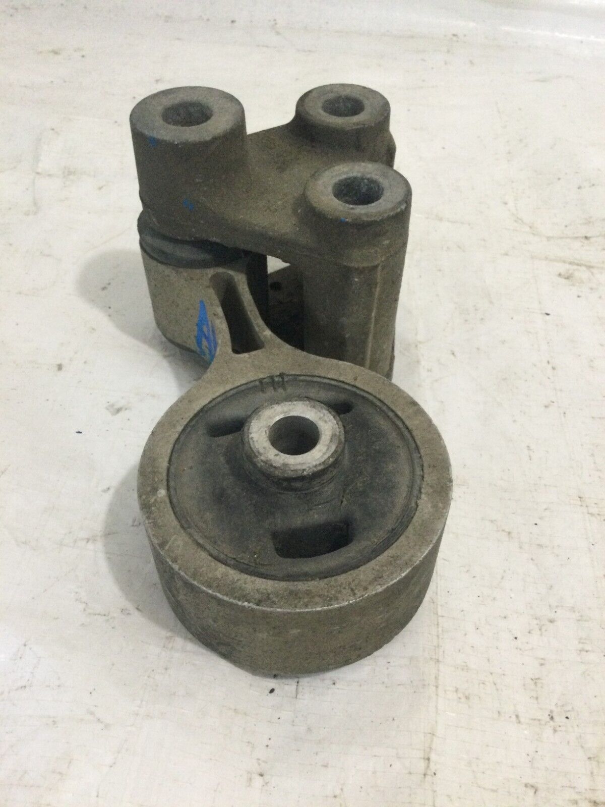2007 - 2009 Cadillac Escalade ESV Engine Frame Mount OEM
