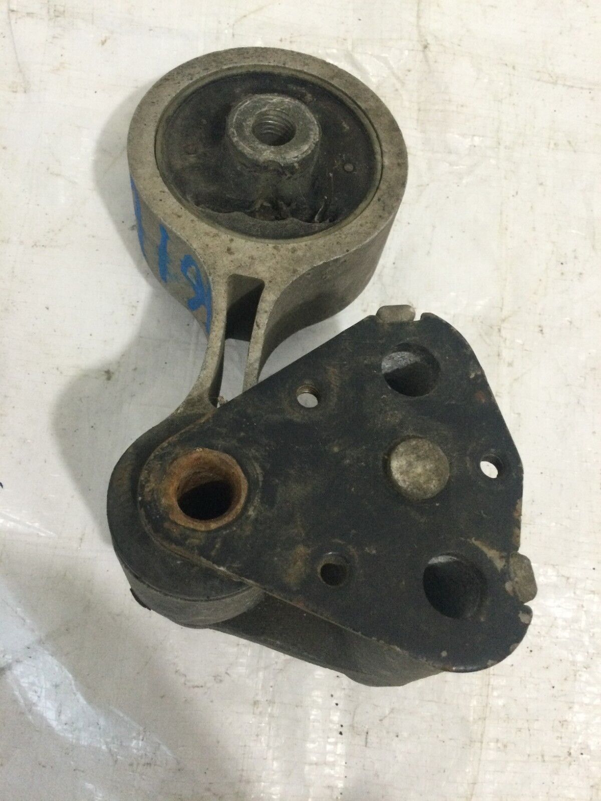 2007 - 2009 Cadillac Escalade ESV Engine Frame Mount OEM