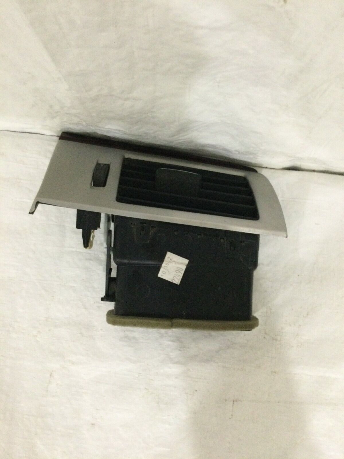 2007 Cadillac Escalade ESV Dash Air Vent Front LH OEM 15863360