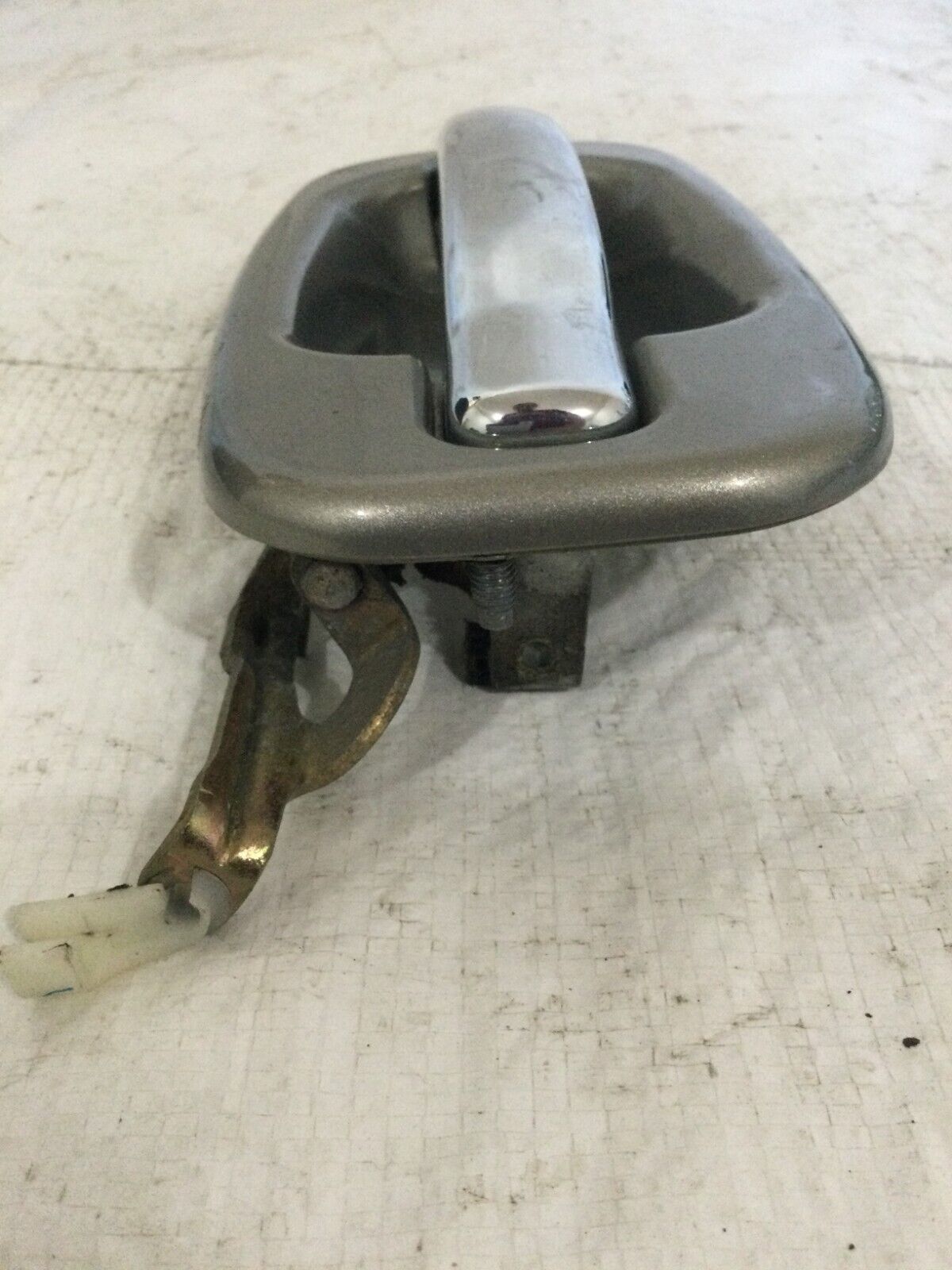 2002-2006 Cadillac Escalade EXT Exterior Door Handle Rear Right 15053144 OEM