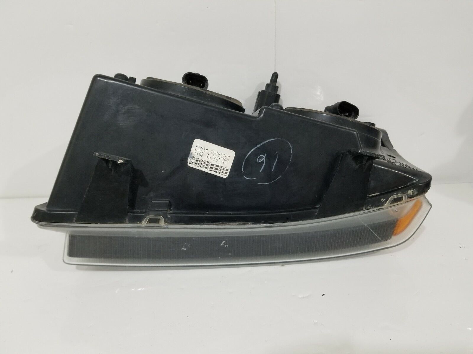 2003-2007 Chevrolet Silverado 1500 Right Passenger Side Headlight Lamp OEM 