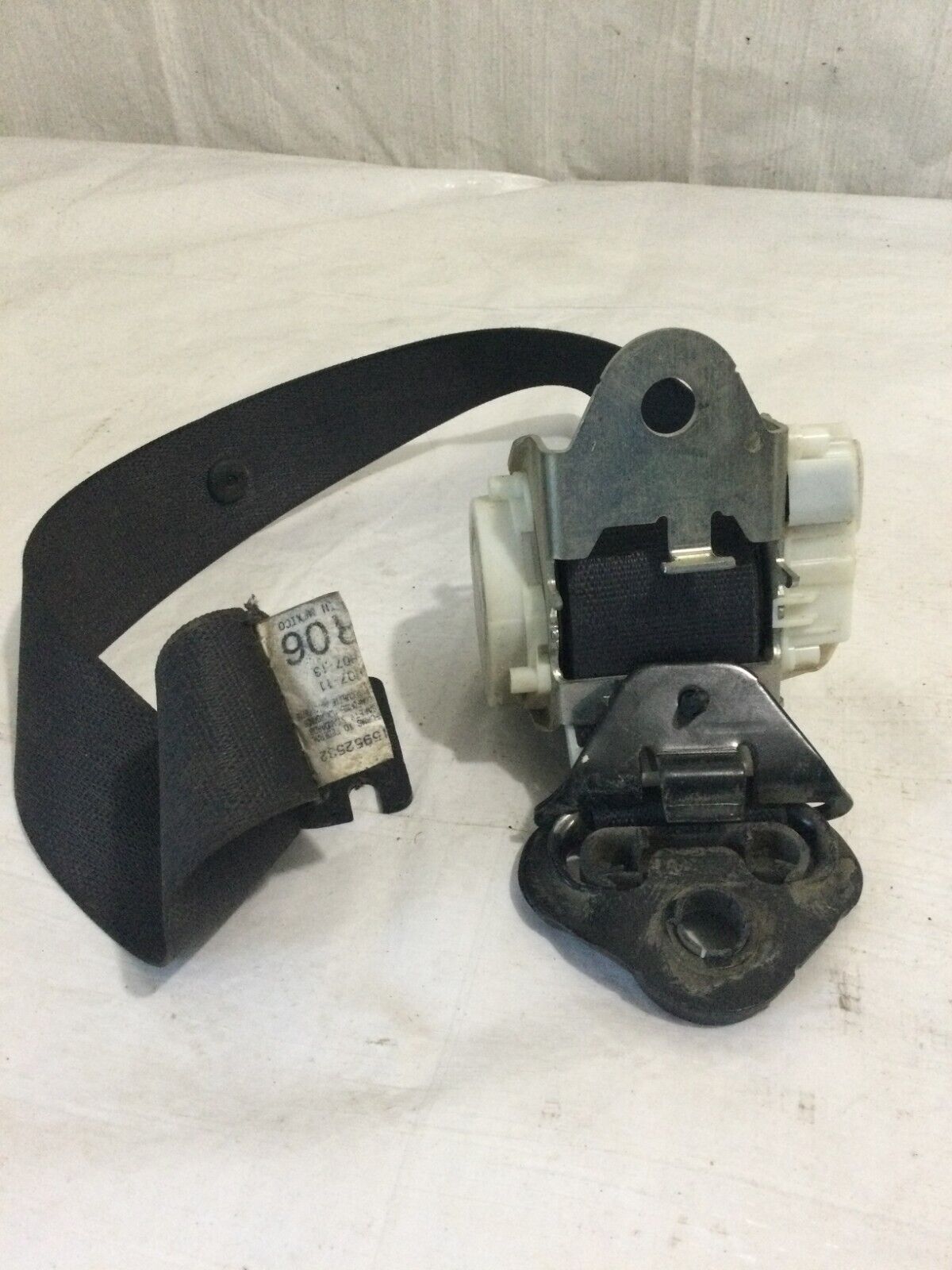 2007-2009 Cadillac Escalade ESV Rear Left Seat Belt OEM