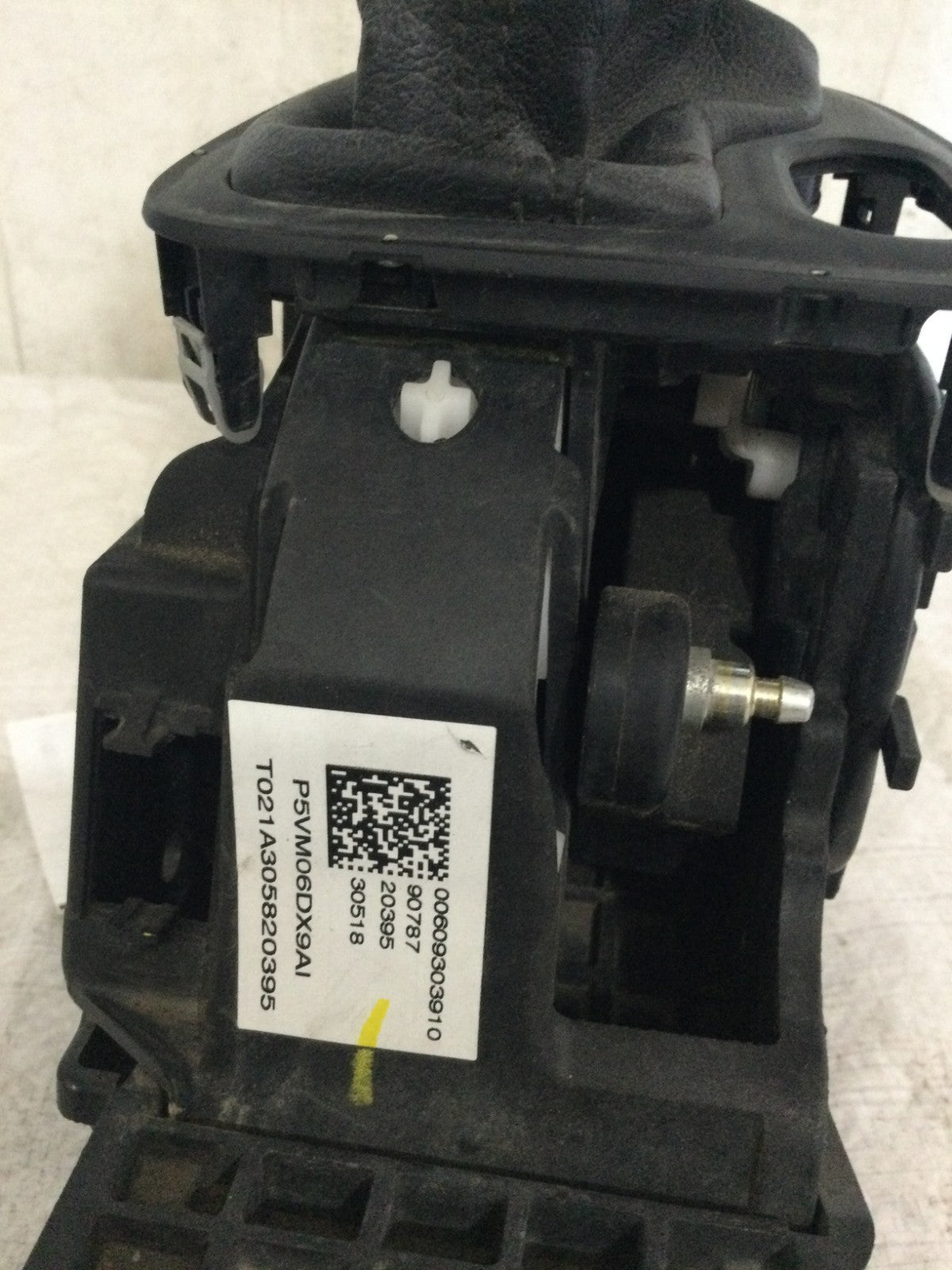 2019 Jeep Compass Floor Shifter OEM P5VM06DX9AI MARKED DAMAGE