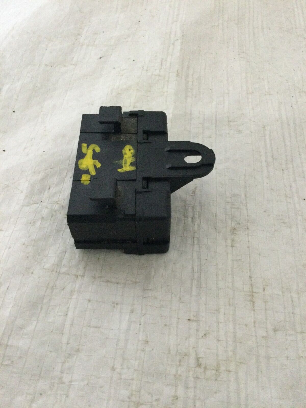 2004 Volvo S60 Left Front Seat Heater Heat Control Module Relay 9442947 OEM