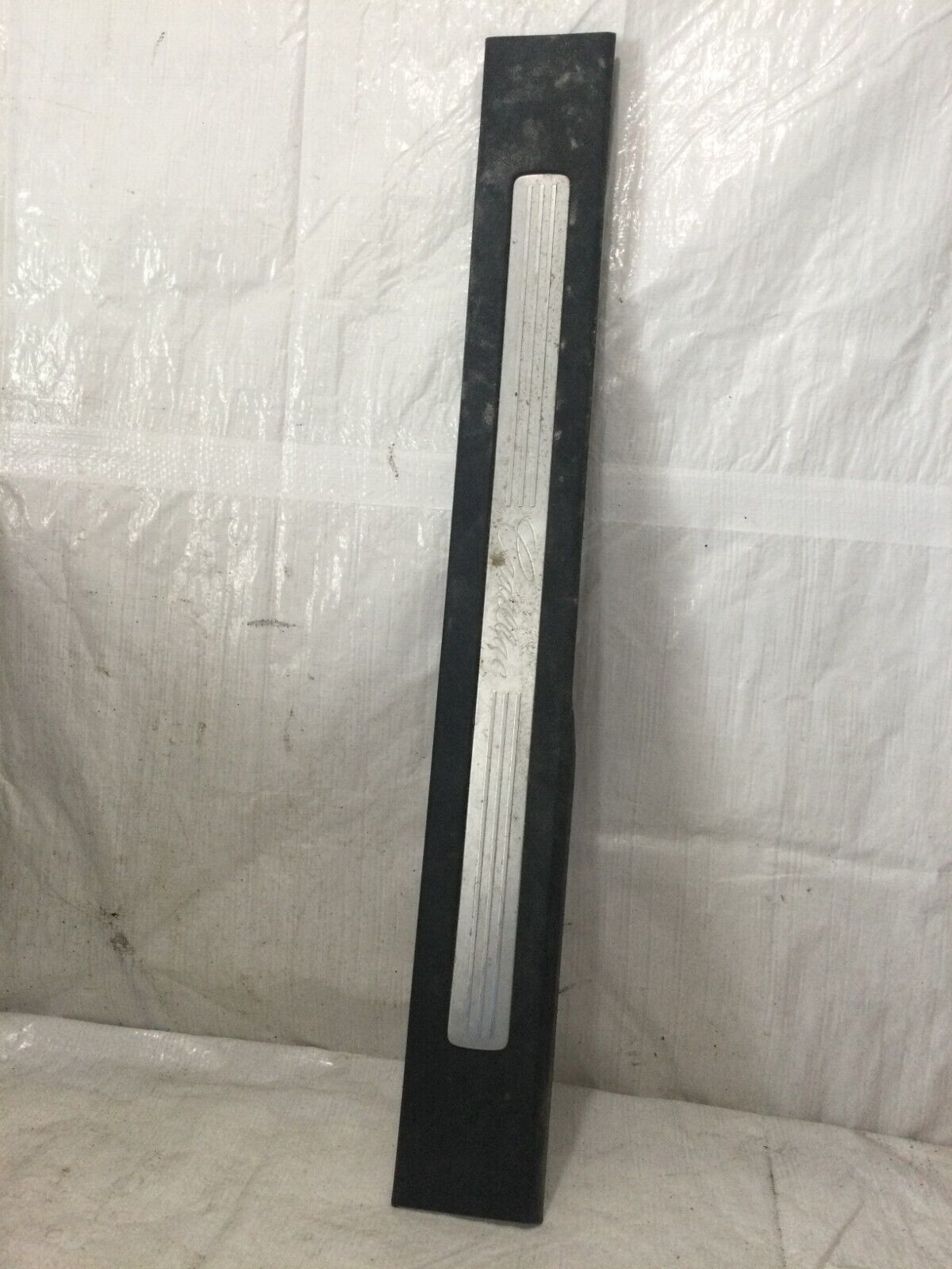 2007 Cdillac Escalade Front Right Passenger Sill Scuff Plate OEM
