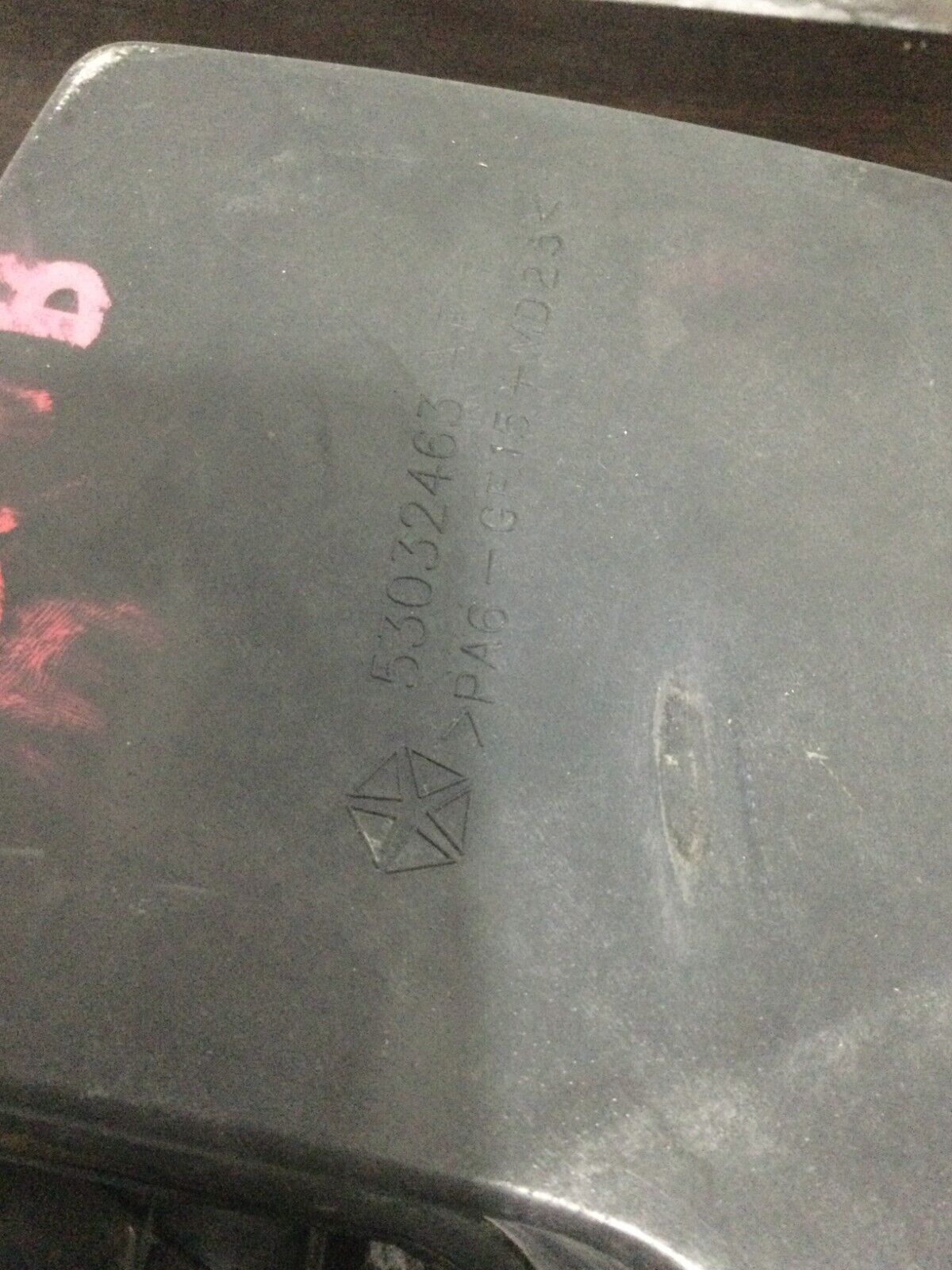 2004-2005 Dodge Ram 1500 5.7L Hemi Air Intake Resonator Housing Box OEM 53032463