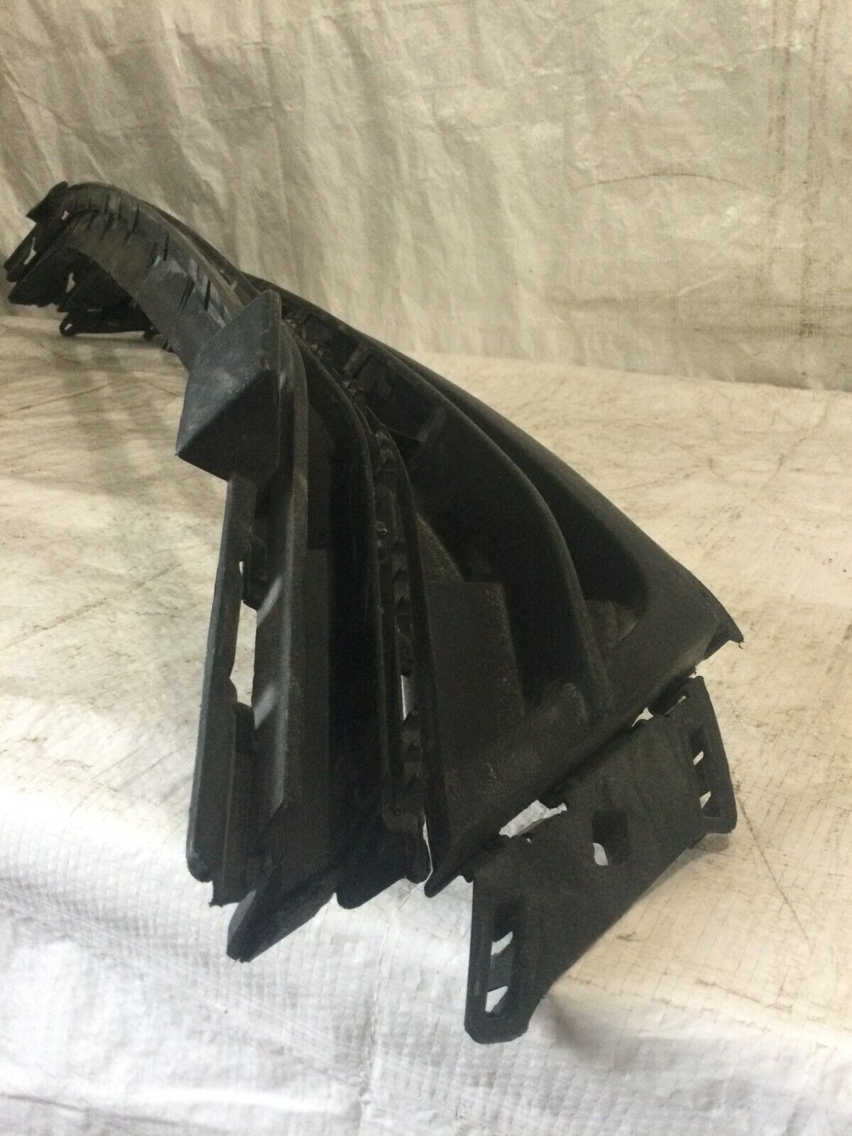 2016 Volkswagen Jetta GLI Grille Grill OEM ( Damage is Marked 2nd Pic )