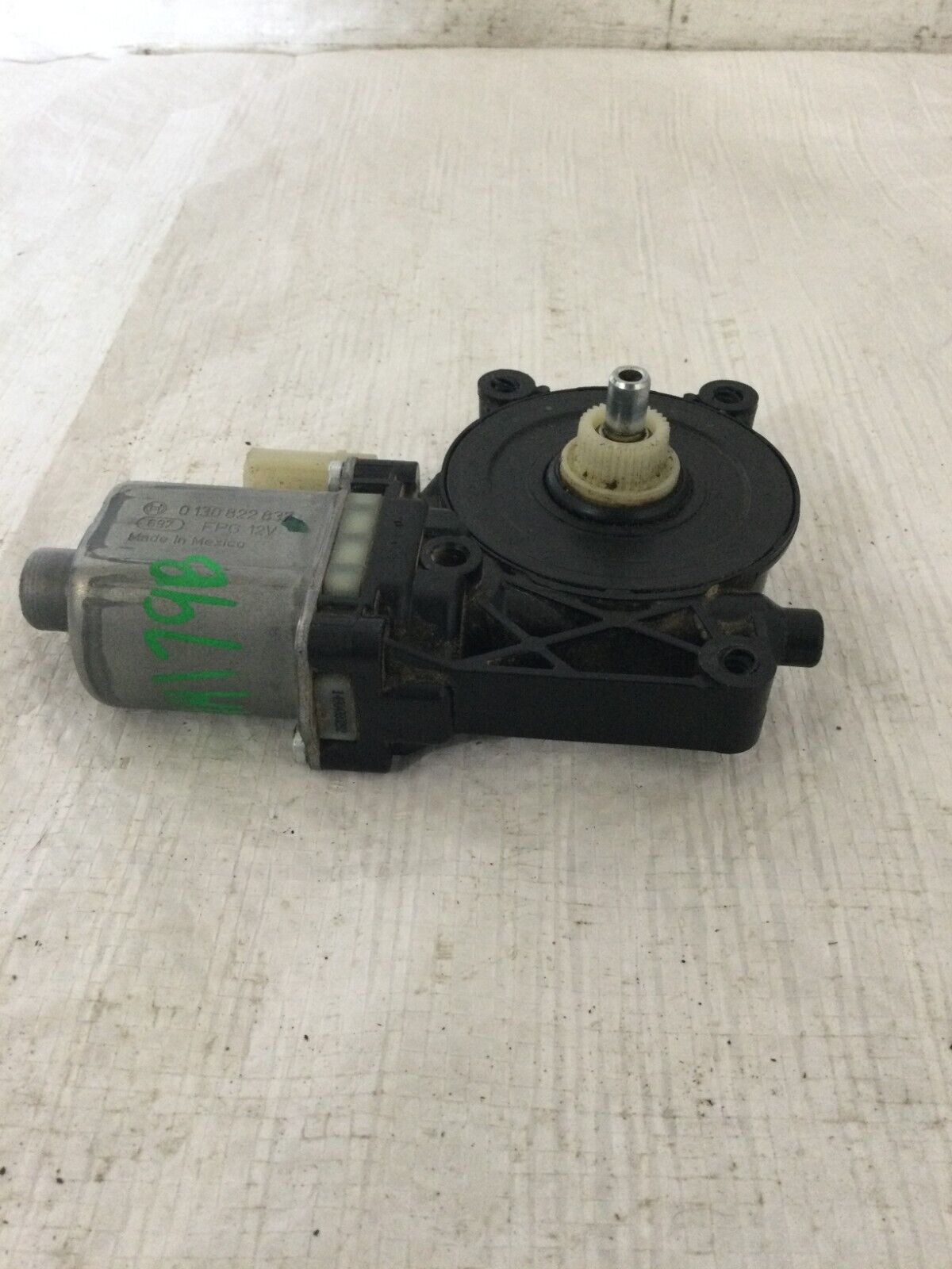 2017 GMC Sierra 1500 Front Right Power Window Motor OEM