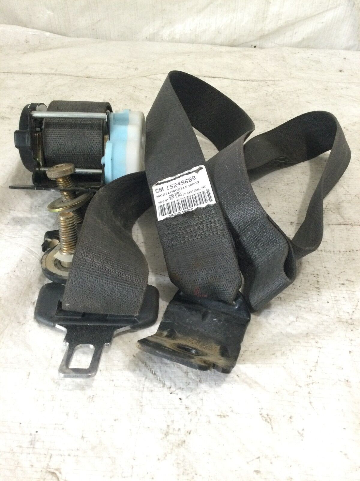 2005 Chevrolet Silverado 1500 Rear Left Seat Belt GM 15249689 OEM
