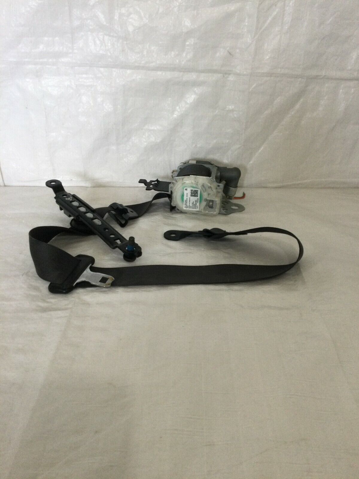 2007 GMC Acadia Front Right Passenger Seat Belt OEM 15806583