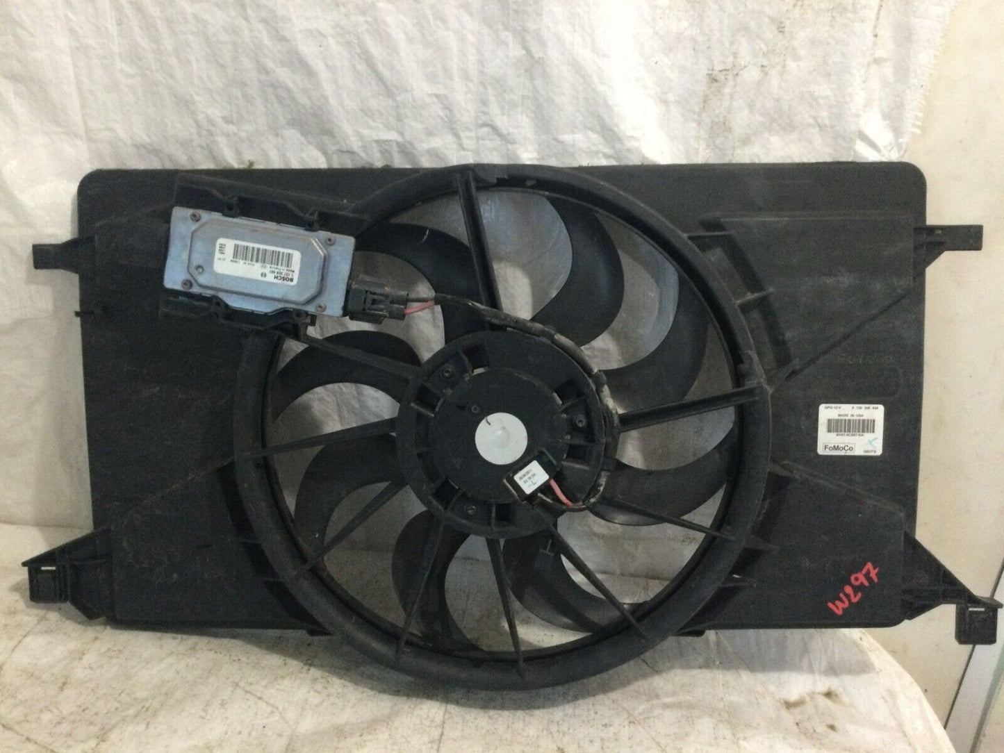 2018 Ford Focus Engine Radiator Cooling Fan Assembly BV61-8C607-KA OEM