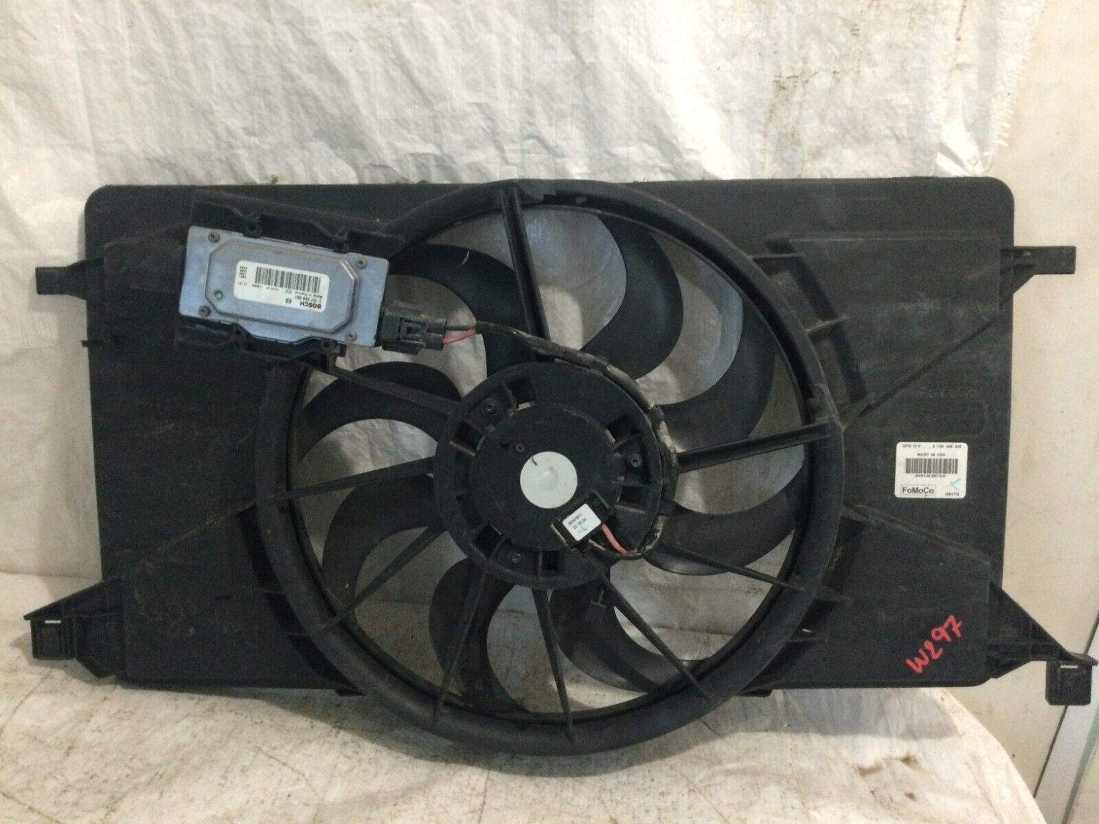 2018 Ford Focus Engine Radiator Cooling Fan Assembly BV61-8C607-KA OEM