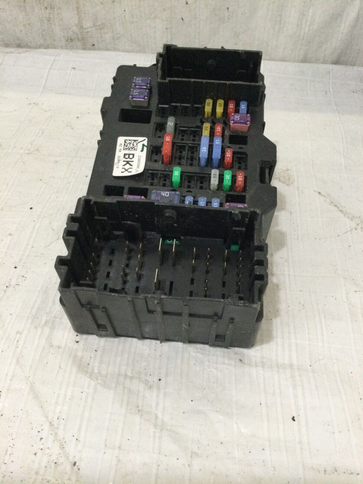 2018 Chevrolet Silverado 1500 Right  Cabin Fuse Box  23443946_02 OEM