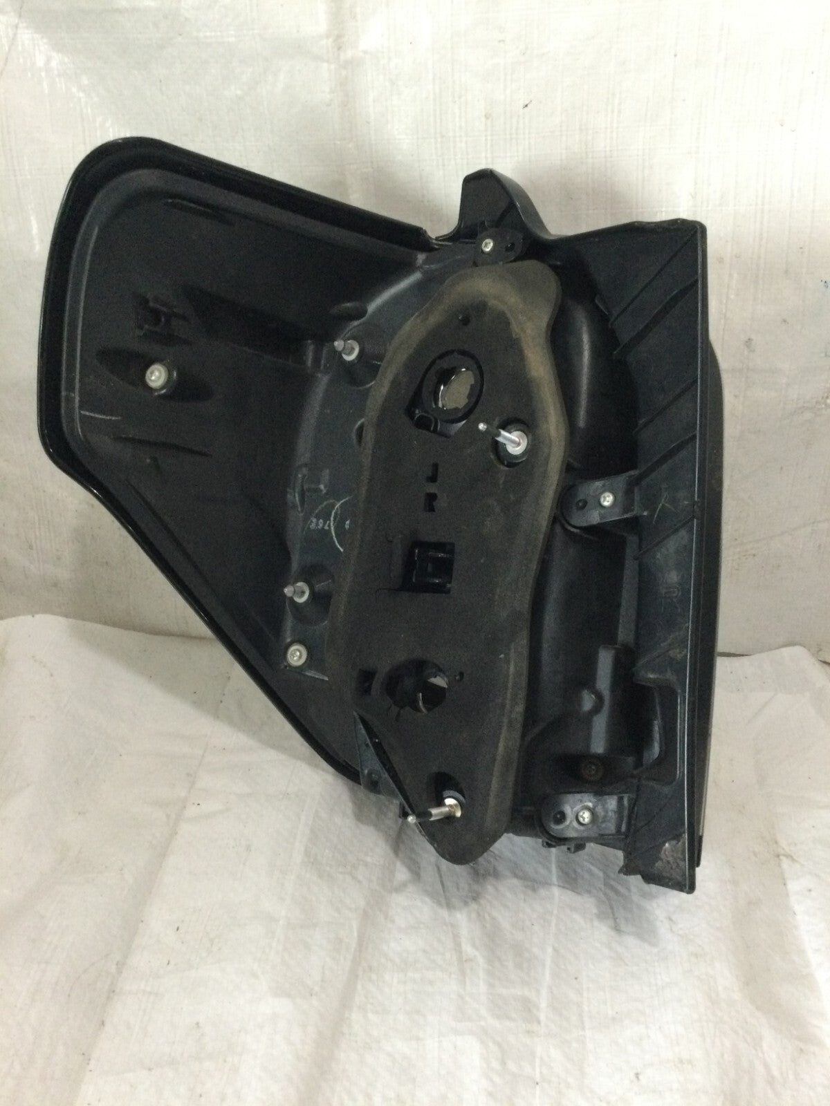 2016-2018 Toyota 4Runner  LED Tail Light RH Passenger Side OEM ( DAMAGE MARKED )