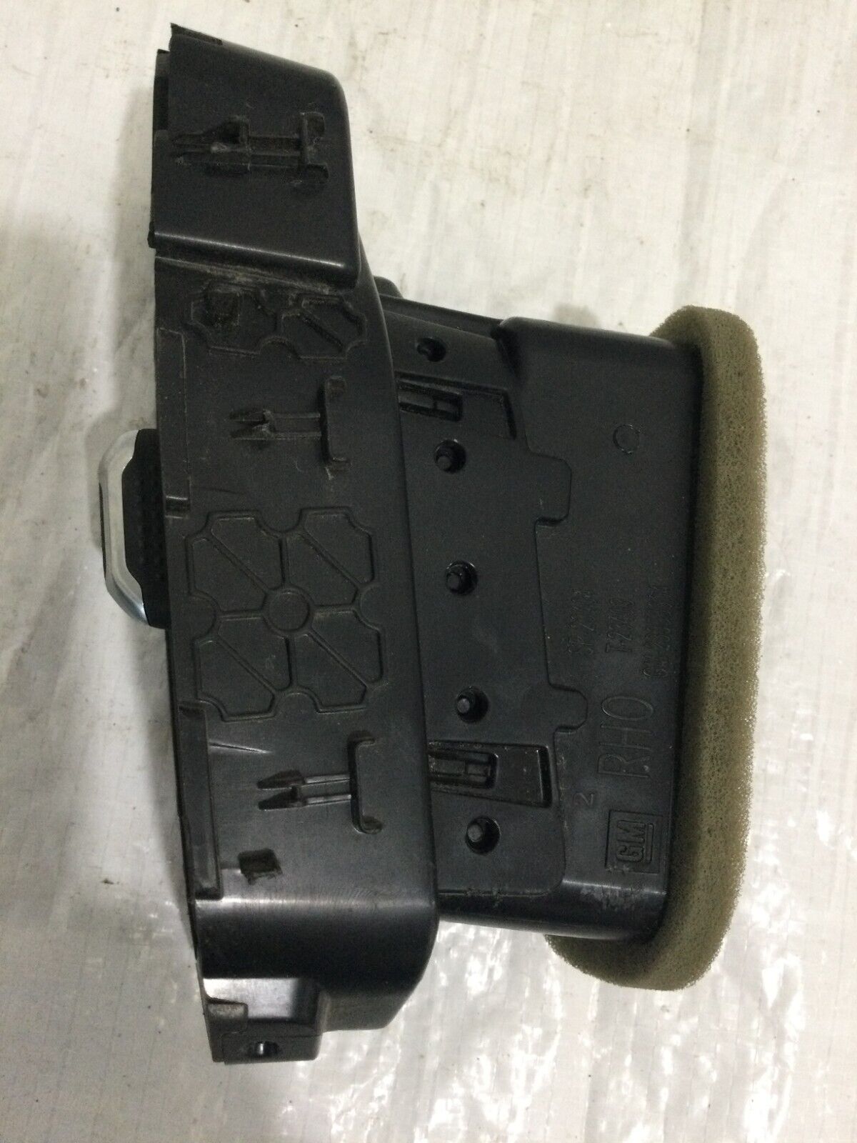 2019-2022 GMC Sierra 1500 Front Right Dashboard Outer Air Vent 23356904 OEM