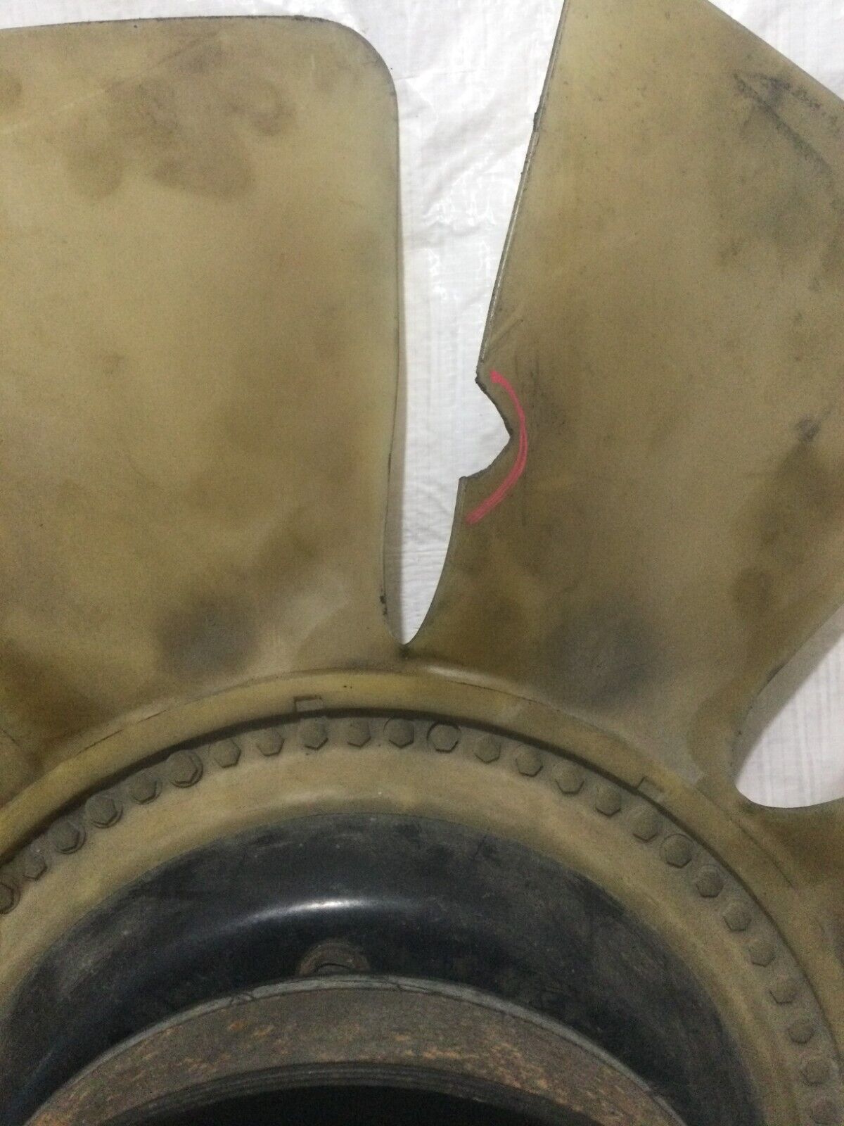 2003 Dodge Ram 2500 Fan Blade OEM 5.9L ( DAMAGED FAN )