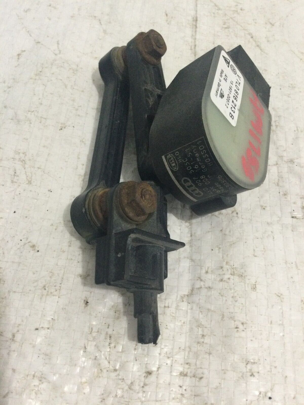 2007 Volkswagen Touareg Front Right Headlight Suspension Leveling Sensor OEM