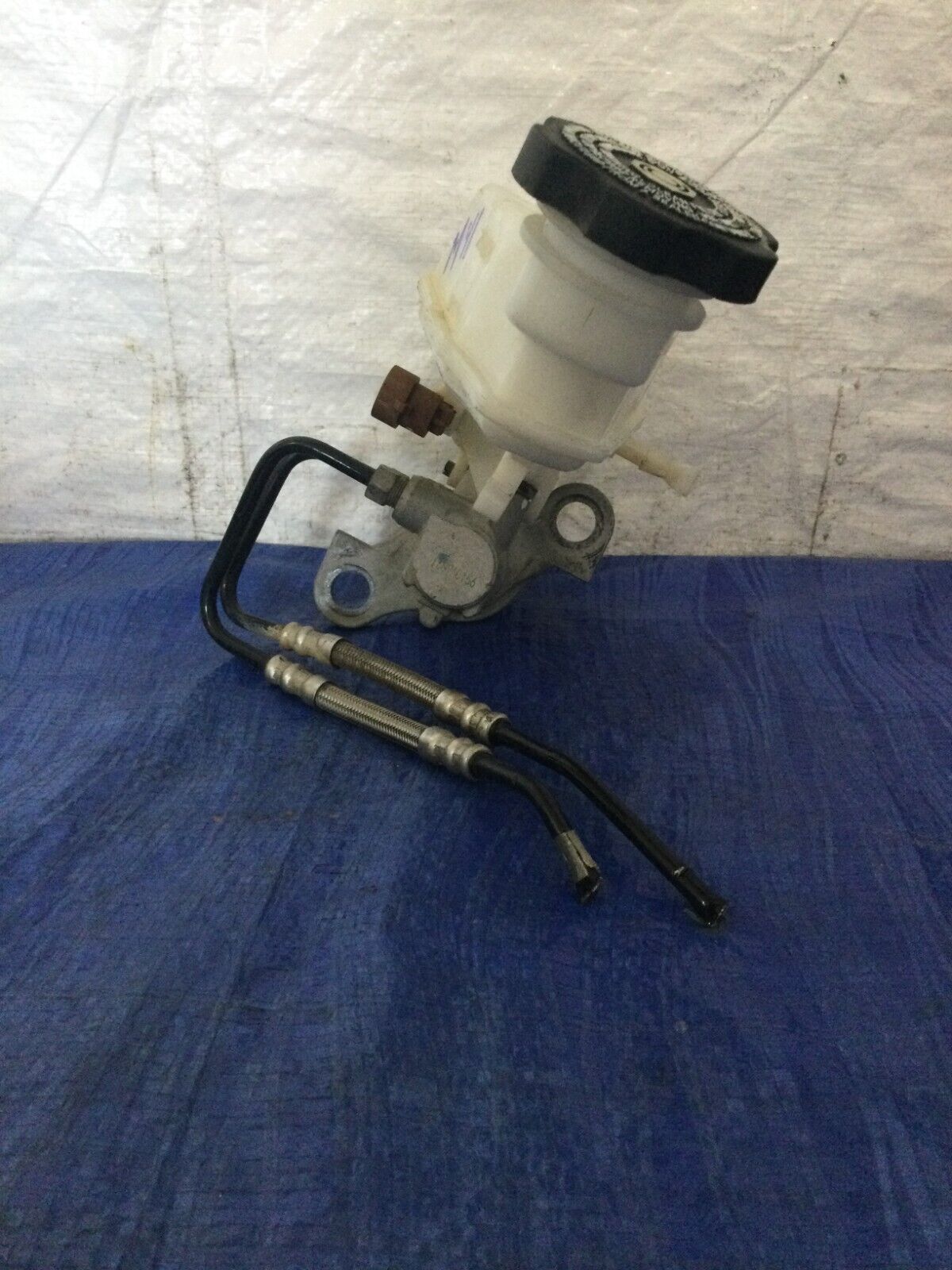 2016-2018 Chevrolet Cruze Master Brake Cylinder W/ Reservoir OEM