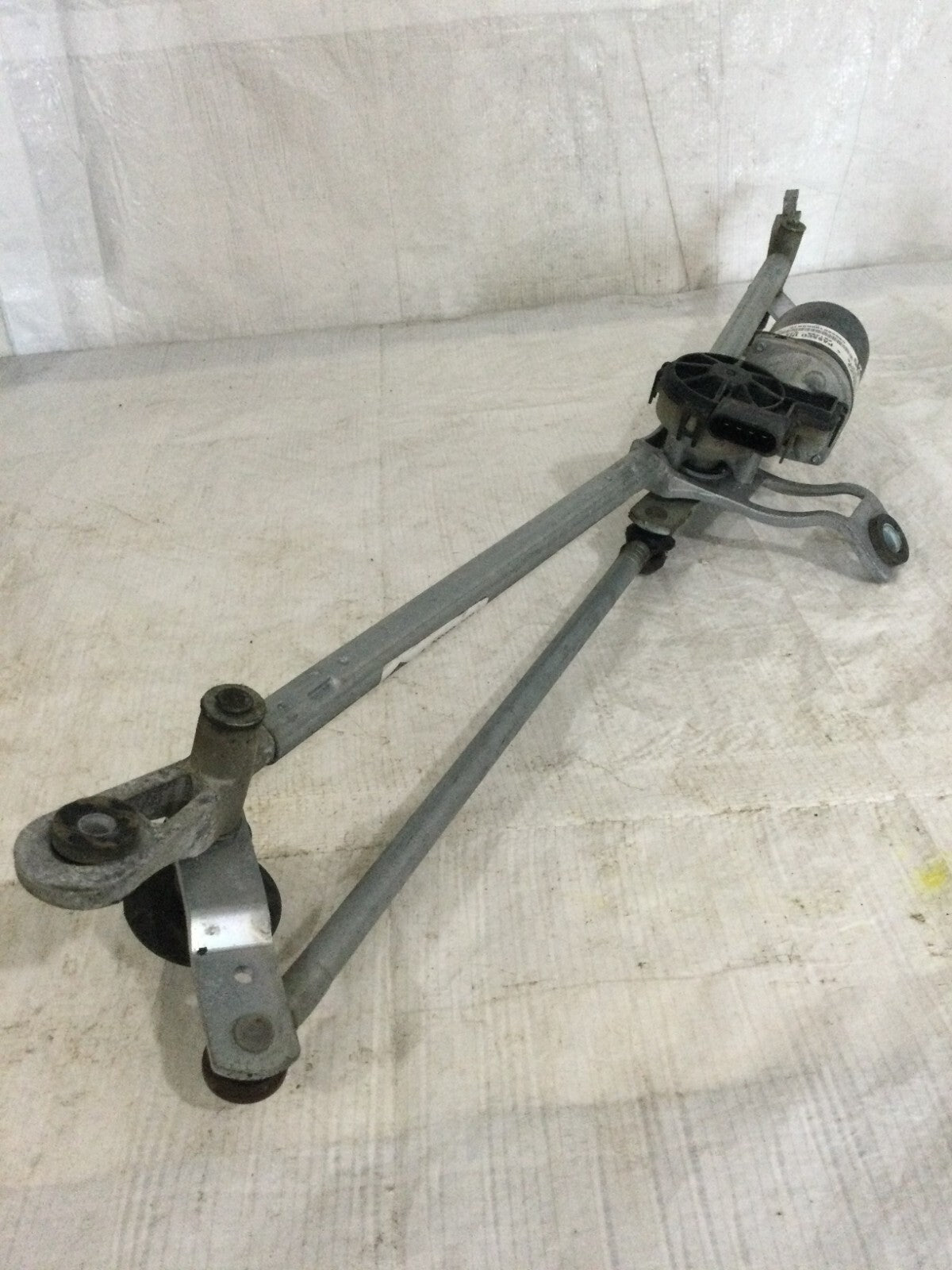 2019 Dodge Ram 1500 Windshield Wiper Motor W/ Linkage OEM 55372141AL